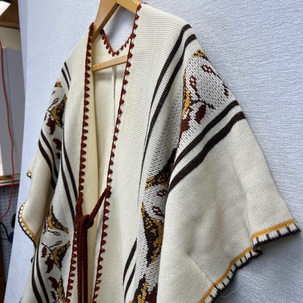 Vintage 70s Sweater Poncho Serape Womens OS Cream Brown Fringe Tie Front Cape - Picture 7 of 10